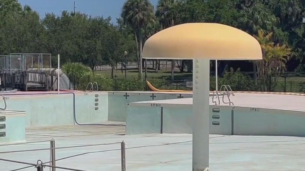 Community pool in Tampa closed